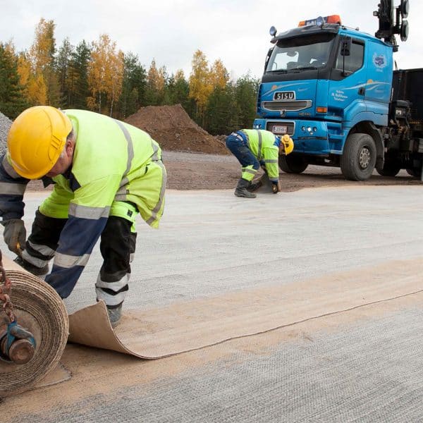 Uudistettu valtatie vyöryy itään